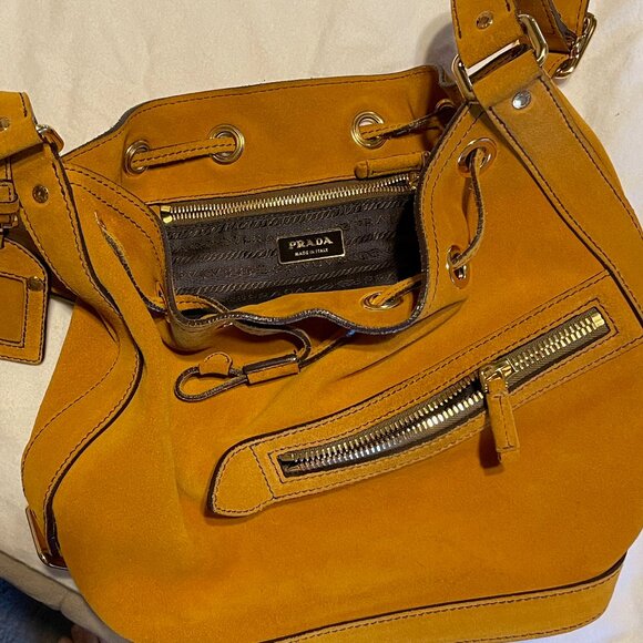 PRADA Vitello Daino Bucket Bag - Picture 4 of 11